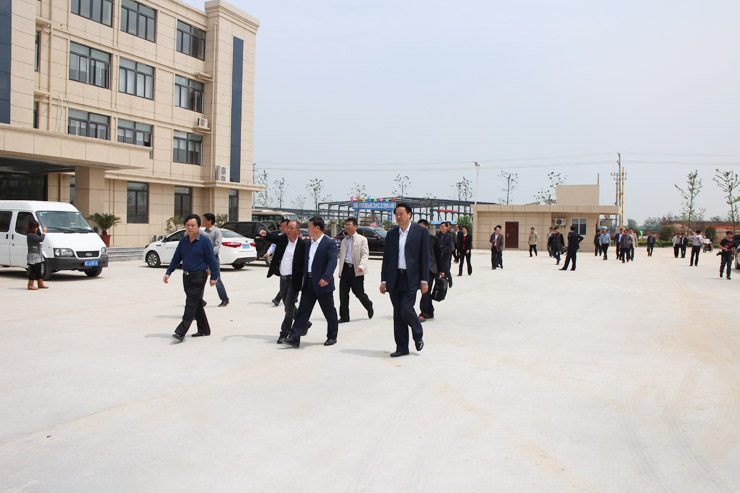 懷遠(yuǎn)縣領(lǐng)導(dǎo)視察蚌埠市聯(lián)合壓縮機(jī)制造有限公司